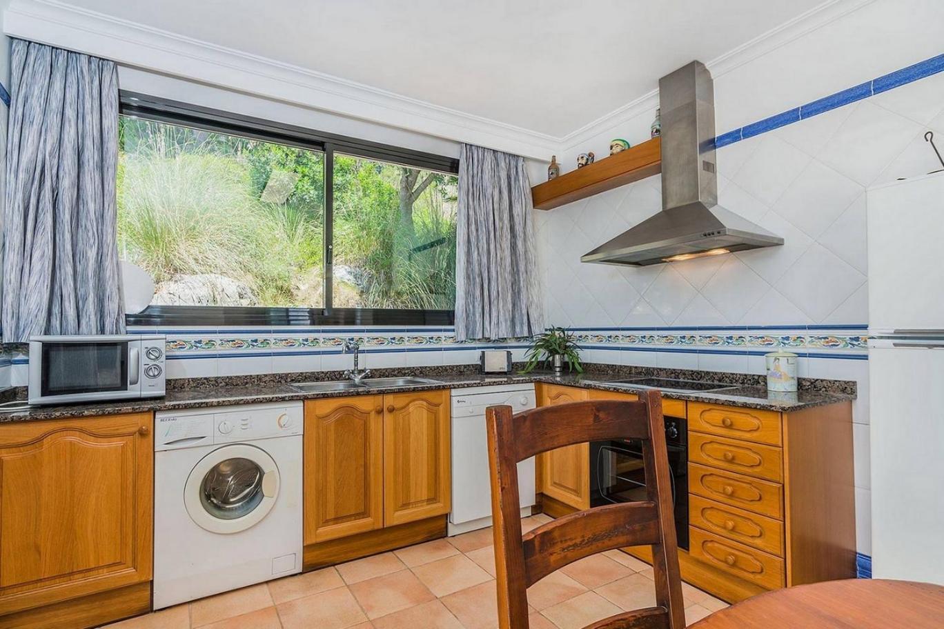 Villa With Private Mountain Ideal Runners Trailers Near Beach Approx 5 Min Walking Beach,Property Belong Puerto Pollensa Villas And Apartments المظهر الخارجي الصورة
