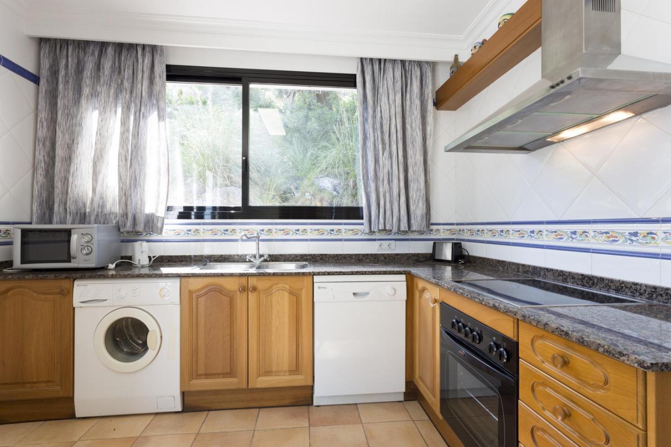 Villa With Private Mountain Ideal Runners Trailers Near Beach Approx 5 Min Walking Beach,Property Belong Puerto Pollensa Villas And Apartments المظهر الخارجي الصورة